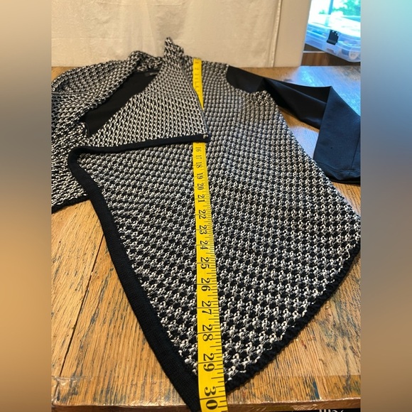 🖤 RW&CO – Textured Knit Drape-Front Top – Size M - Picture 8 of 10